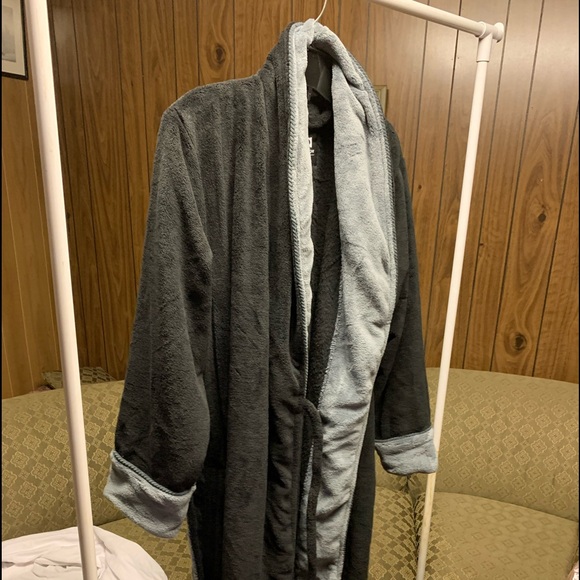 Bathrobe - Picture 2 of 3